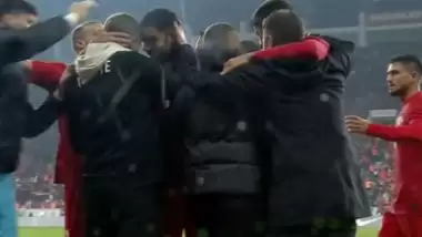 Kabak golü attı milliler Kuntz'a koştu!