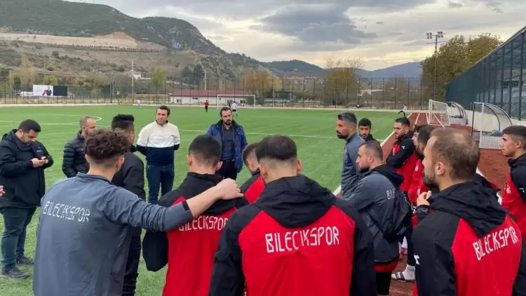 Zorlu maç öncesi eski futbolculardan 1969 Bilecik Spor Kulübü'ne destek