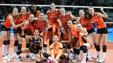 Eczacıbaşı set bile vermiyor! Liderliğe devam...