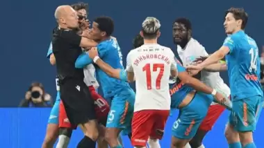 Zenit - Spartak Moskova derbisinde tekme tokat kavga! 