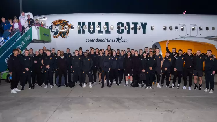 Hull City yüzlerce taraftarıyla Antalya'ya geldi