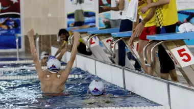 Bedensel engelliler başarıya kulaç atıyor