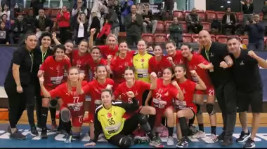 Hentbolda çifte zafer!