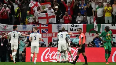 İngiltere TERLEMEDEN üçlüyor