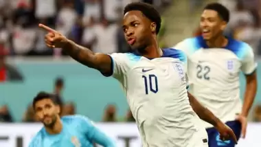 İngiltere Dünya Kupası'na devam ediyor, futbolcuları eve dönüyor!