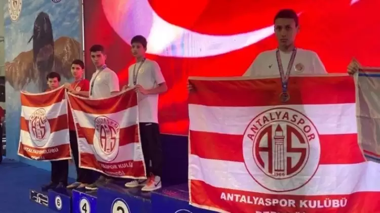 Antalyaspor'dan Türkiye Küçükler Bireysel Yüzme Şampiyonası'nda büyük başarı