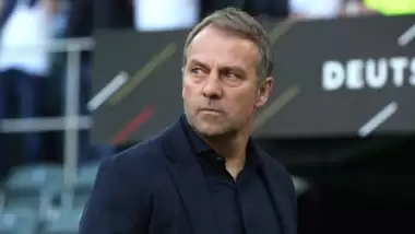 Hansi Flick göreve devam ediyor