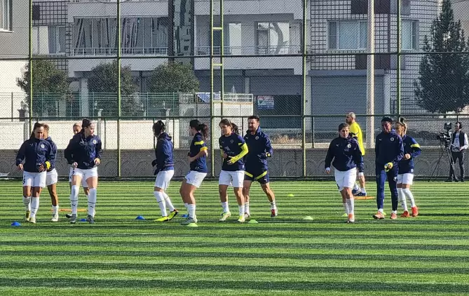 (ÖZET) Fenerbahçe- Trabzonspor Maç Sonucu: 1-0 (Kadın Futbol Ligi)