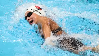 Fenerbahçe'nin milli yüzücüsü finalde