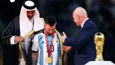 Messi Bişt'i giydi dünya ayağa kalktı!