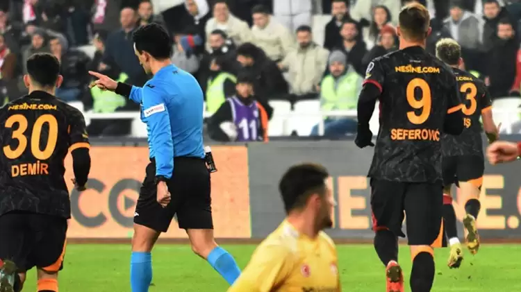 Sivasspor-Galatasaray Maçının Hakemi Skandala İmza Attı