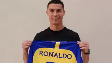Ronaldo'dan tarihi imza! Messi'yi geçti, zirveye yükseldi...