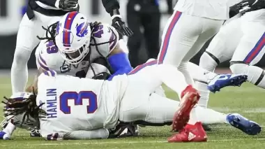 VİDEO | NFL'de şok olay! Oyuncu kalp krizi geçirdi, maç ertelendi