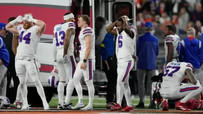 Komadan çıktı ve maçı kimin kazandığını sordu