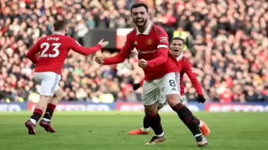 Kırmızı Şeytanlar, dört kulvarda da yoluna devam ediyor