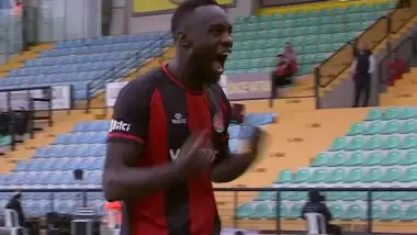 Şaşkın Diagne'den yanlış poz!