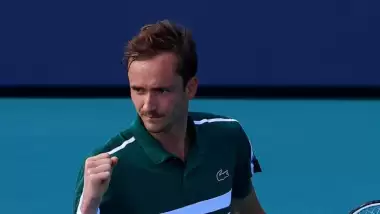 Tsitsipas ve Medvedev 3. turda!