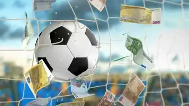 Liverpool'la Arsenal yükseldi... Barcelona ve Juventus düştü!