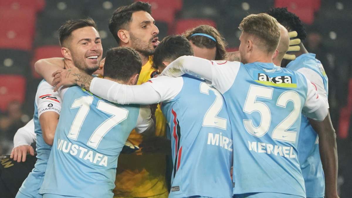 Siyah-Beyazlı Fırtına Gaziantep FK'yı Salladı: Beşiktaş'ta 3 Puanın  Sevinci! - Asayiş Gazetesi