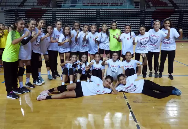 Hentbol Haberleri: Kepez Belediyesi Spor Hentbol Takımı Çoştu 