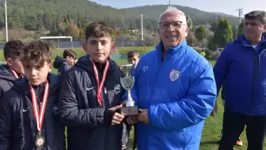 Seyit Mehmet Özkan: “Futbolcu ihraç eden ülke olmalıyız”