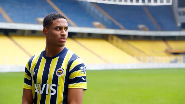 Fenerbahçe, Jayden Oosterwolde'yi Transfer Ettiğini Resmen Duyurdu