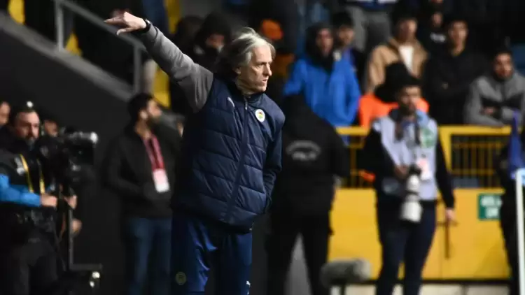 Fenerbahçe'de Jorge Jesus, Adana Demirspor Maçında Kırmızı Kart Gördü