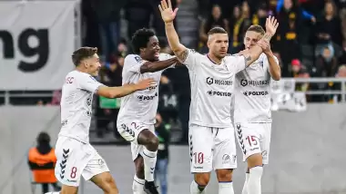 Podolski’den Türkiye’ye büyük yardım