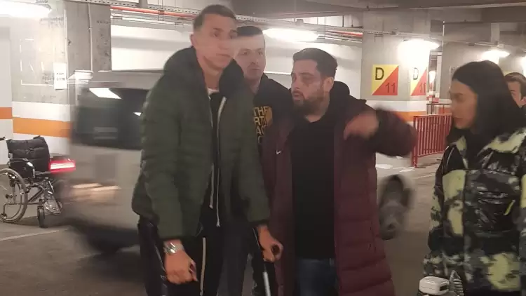 Fernando Muslera, Koltuk Değnekleriyle Yardım Çalışmalarına Katıldı