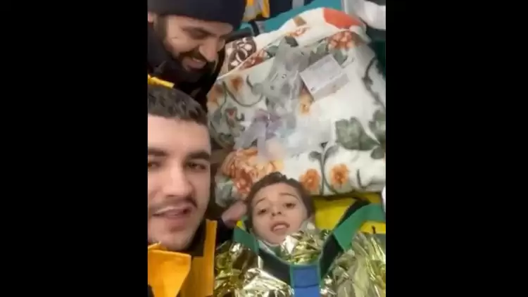 Enkaz Altından 113. Saatte Kurtulan çocuk Fenerbahçeli Arda Güler'e Mesaj Yolladı
