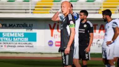 Sezer Özmen: "Yemek yemekten, uyumaktan utanıyoruz"