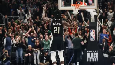 Bucks seriyi 11 maça çıkardı