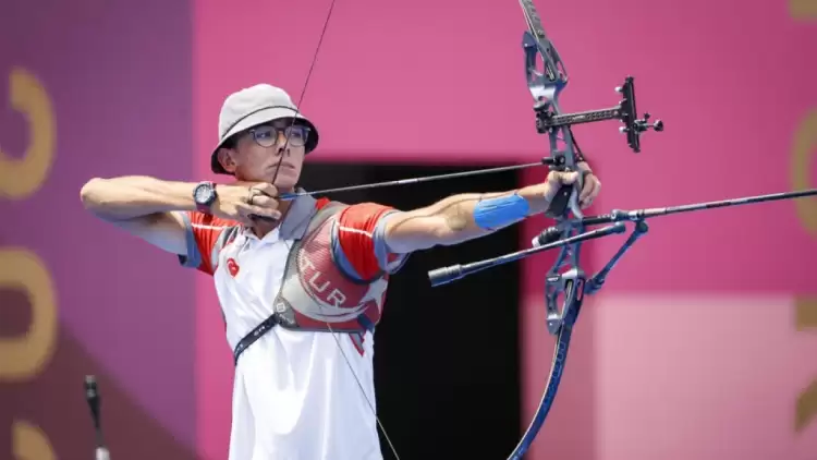 Mete Gazoz, Olimpiyat Şampiyonu Olduğu Oku Depremzedelere Bağışlıyor