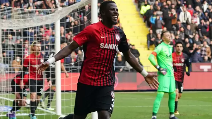 İsmi Galatasaray'la da anılmıştı, Kasımpaşa aldı! 