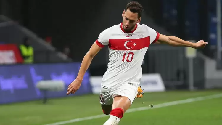 Leeds United, Inter'den Hakan Çalhanoğlu'nu Transfer Listesine Aldı