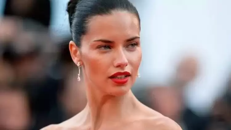 Adriana Lima, FIFA’nın İlk Küresel Taraftar Elçisi Oldu