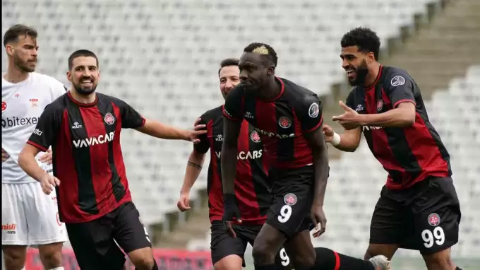 Devlet Bahçeli'nin yeni takımı 584 kişiye oynadı