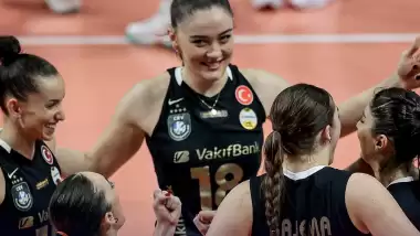 Cimbom direnemedi! VakıfBank dörtlü finalde!