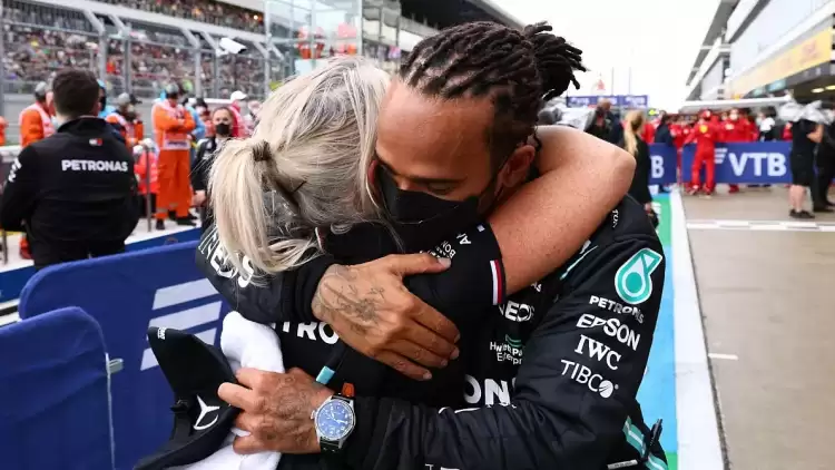 Hamilton, Angela Cullen ile Yollarını Ayırdı | Formula 1 Haberleri 