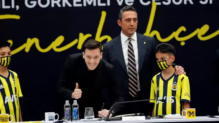 Futbolu Bırakan Mesut Özil Fenerbahçe'de Mutlu Olmadı