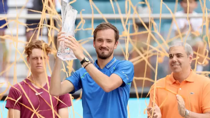 Miami Açık Tenis Turnuvası'nı şampiyon Medvedev!