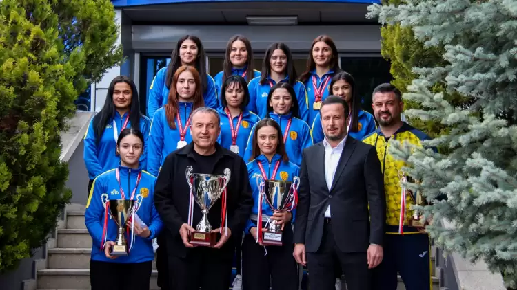 MKE Ankaragücü Başkanı Faruk Koca, Kadın Güreş Takımını Ağırladı