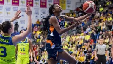 Prag'ta Türk bayrağına büyük saygısızlık!