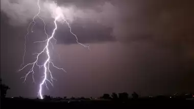 Halı sahaya yıldırım düştü, can kayıpları yaşandı!