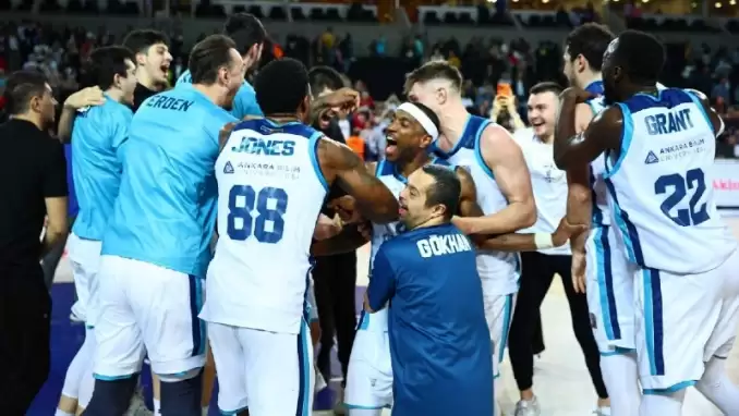 Muhteşem geri dönüş yarı finali getirdi!