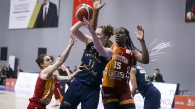 Fenerbahçe, Galatasaray'ı devirerek finalde