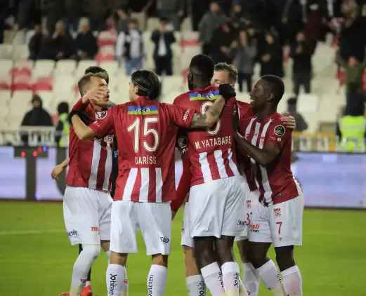 (YAZILI ÖZET -GOLLER) Sivasspor- Trabzonspor Maç Sonucu: 4-1