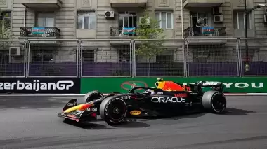 Sergio Perez Bakü'den rüzgar gibi geçti