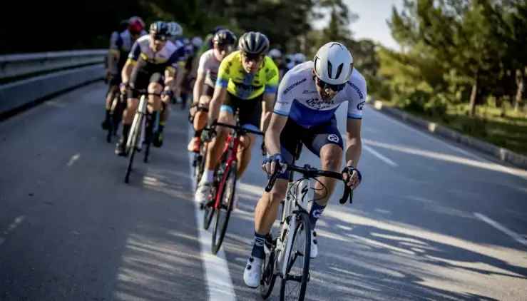 Kemer’de düzenlenen AKRA Gran Fondo Antalya yol bisikleti yarışında ödüller sahiplerini buldu. 