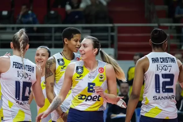 (YAZILI ÖZET) Fenerbahçe Opet, VakıfBank'ı Eledi Ve Finale Çıktı!